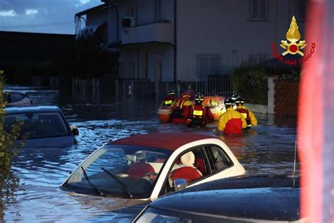 Storm Ciarán: Death toll across Europe rises to 12 as 'weather bomb' smashes into Italy | The ...