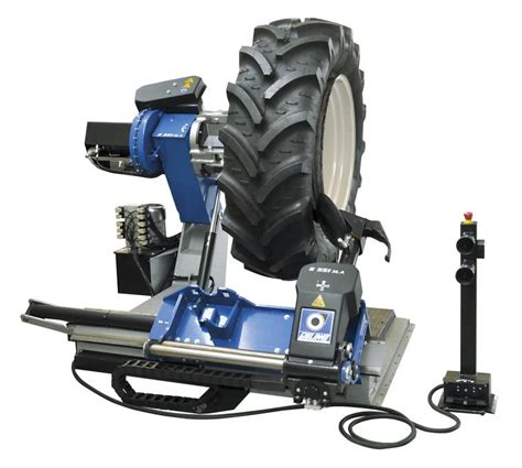 S 551 XLA: Universal tyre fitting machine suitable for truck and heavy duty tyres having rim ...