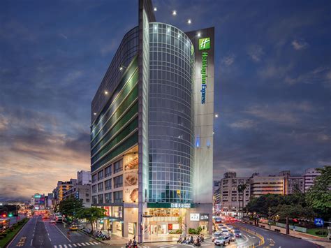 Holiday Inn Express Taichung Park is a modern hotel located near ...