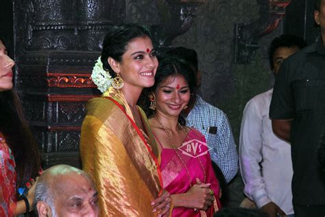 Kajol & family attend Durga Puja in Mumbai | AVS TV Network - bollywood ...