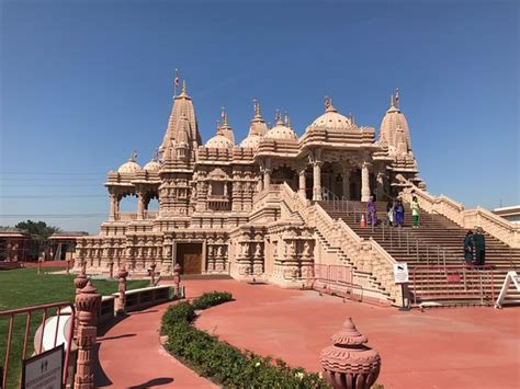 the front view - Picture of BAPS Shri Swaminarayan Mandir, Chino Hills ...