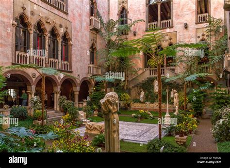 The Garden Courtyard at Isabella Stewart Gardner Museum, Boston ...