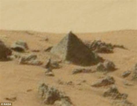 NASA's Curiosity Rover Discovers Replica of Egypt's Great Pyramid on Mars - TechEBlog