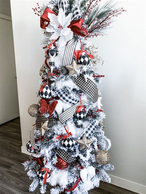 Black and White Christmas Tree | Flocked Christmas Tree | Red And ...