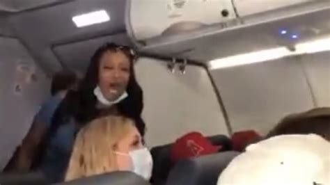 Woman kicked off flight after bizarre, anti-face mask rant | news.com ...