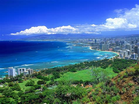 View From Diamond Head, Oahu, Hawaii - Desktop Wallpaper