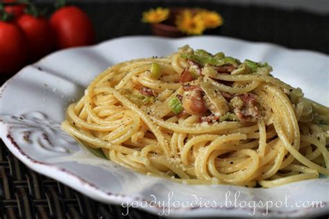 GoodyFoodies: Recipe: Spaghetti with Bacon and Leeks (Ree Drummond)