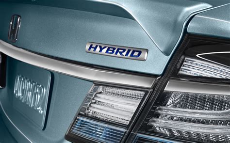 Bosak Honda Presents 2014 Honda Civic Hybrid Review