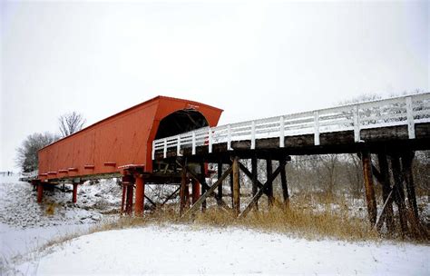 Roseman Covered Bridge covered snow in Winterset, Iowa, U.S. - China.org.cn