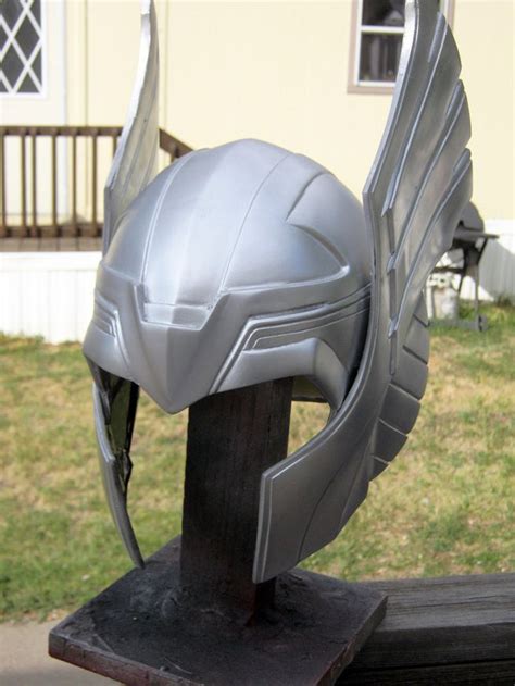 V2 Thor helm 3 | Thor, Helmet concept, Thor helmet