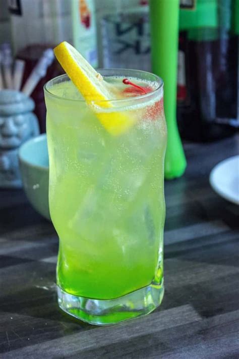 Midori sour cocktail: recipe and ingredients for the perfect, green drink - Wine Dharma