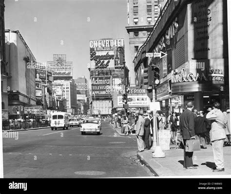 Billboard times square 1960 hi-res stock photography and images - Alamy