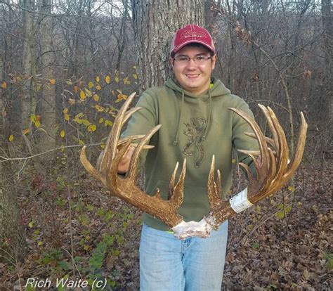 World Record Buck taken in 2016 in Iowa by 15-year old with a bow! The "Junkyard" Buck ...