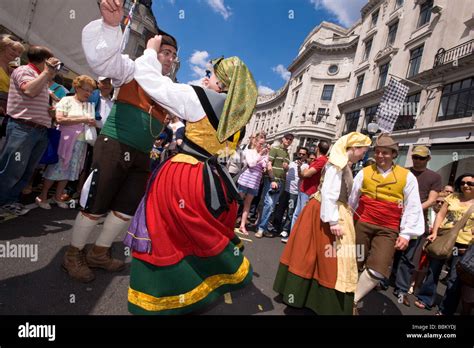 People enjoy Spanish culture during festival "Taste of Spain" on Regent ...