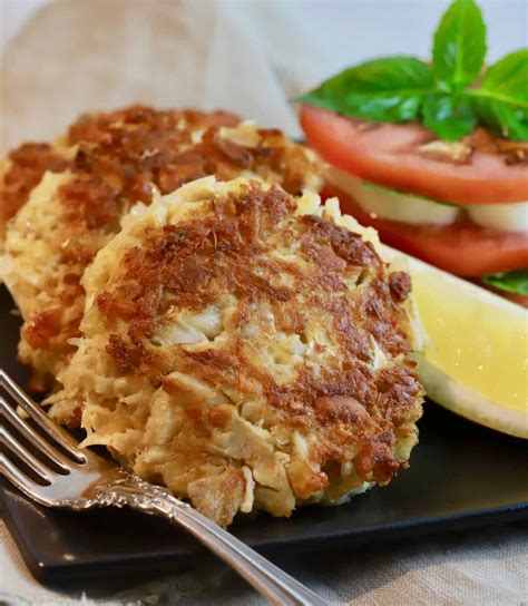 Easy Southern Style Blue Crab Cakes | gritsandpinecones.com