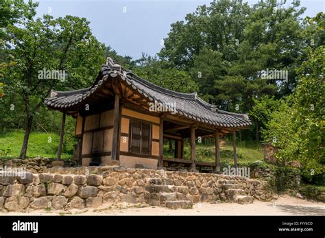 traditional Korean garden Stock Photo - Alamy