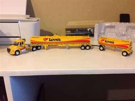 FreightLiner Cascadia Loves Diecast Tanker Truck 1:53 Scale Limited ...