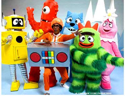 Brad Pitt In Yo Gabba Gabba’s DJ Lance Rock Costume for Halloween. Hilarious Stuff.