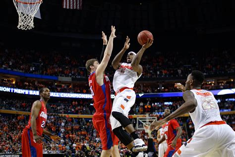 Layup | Dayton upsets Syracuse 55-53 | Chad Cooper | Flickr