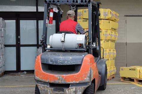 3 Things to Consider When Choosing a Forklift Rental Company