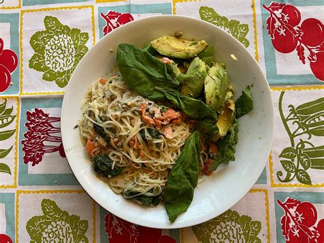 #Easy Smoked Salmon Pasta › Mikino Mado