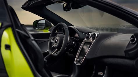 McLaren 600LT Spider Interior Layout & Technology | Top Gear