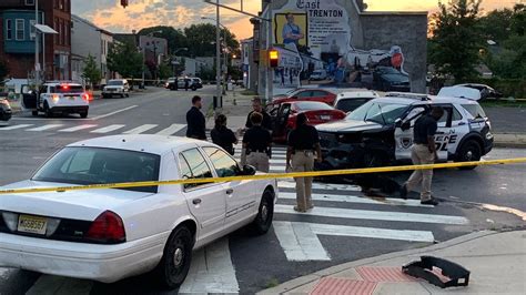 4 officers injured after police pursuit ends in multi-vehicle crash in Trenton