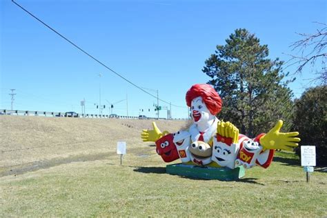 Giant Ronald McDonald Statue | Roadside Attraction | Unicorn Hideout