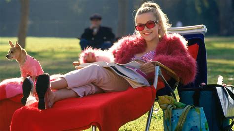 The 7 Best Outfits Elle Woods Wears in "Legally Blonde" | Allure