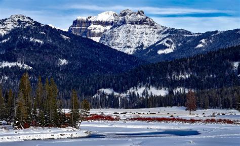 Visit Yellowstone National Park during Winter | Journey Rent-A-Car