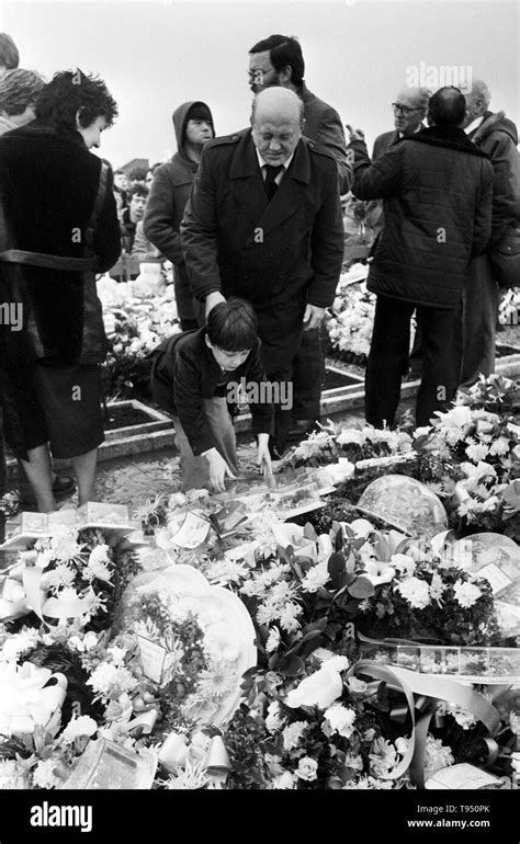 Bobby sands grave hi-res stock photography and images - Alamy