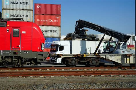 Rail freight: Reliable mass transport | DB International Operations