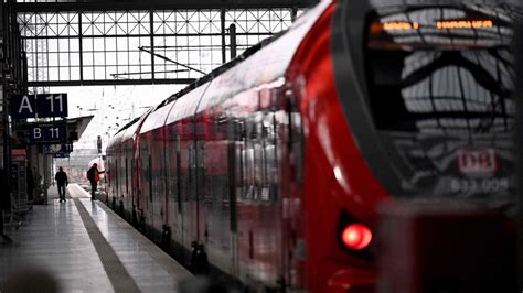 Deutsche Bahn: Vier Warnstreiks – 2023 erneut Entschädigungsrekord - WELT