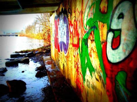 graffiti, River