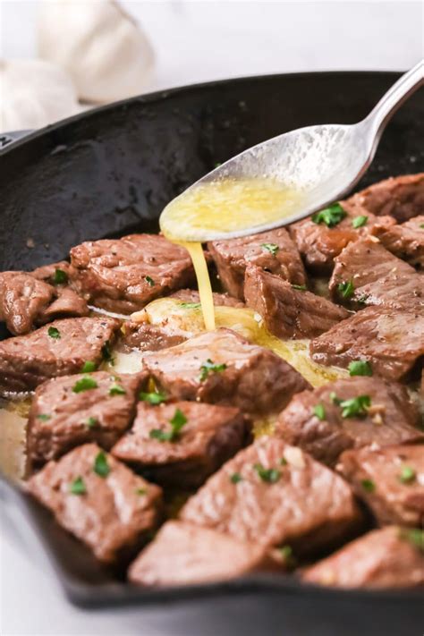 Garlic Butter Steak Bites {15 Minute Recipe!} BEST Butter Garlic Sauce!