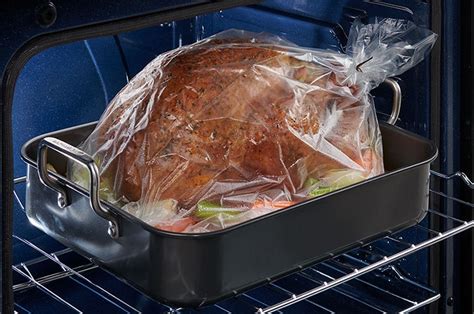 How to Cook a Turkey in an Oven Bag | Reynolds Brands