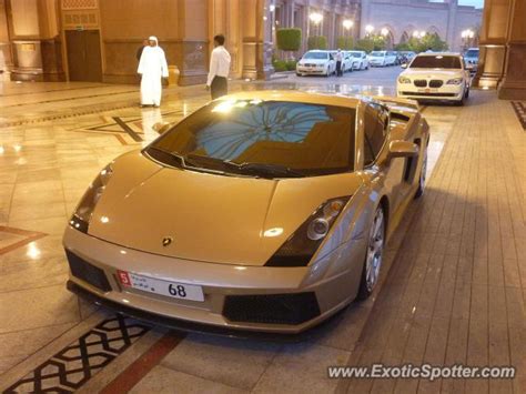 Lamborghini Gallardo spotted in Abu Dhabi, United Arab Emirates on 08/03/2010