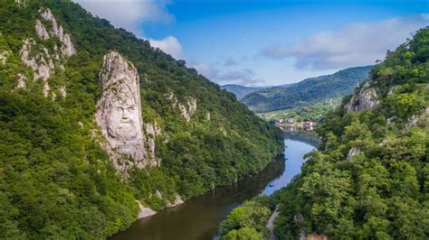 Decebal's face and Danube River Romania - ‪Emotional song - YouTube