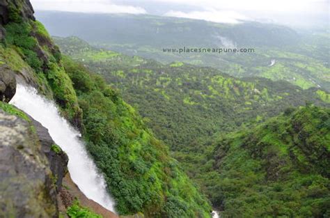 Road Trip to Madhe Ghat Waterfall – Places near Pune and Mumbai