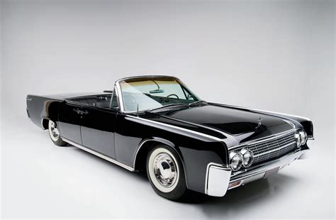 Hagerty Names Top 10 Classic Convertibles for Summer