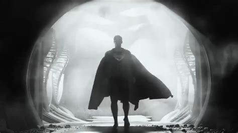 Zack Snyder Releases Black-And-White Justice League Trailer - GameSpot