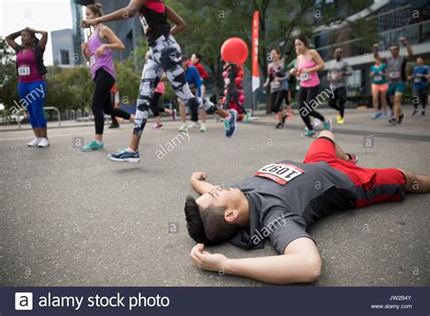 Marathon runner exhausted hi-res stock photography and images - Alamy