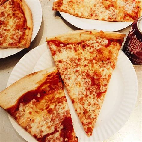 5 Best Pizza Places For a Slice of Manhattan | UrbanMatter