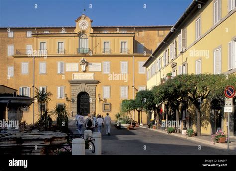 Castel gandolfo pope hi-res stock photography and images - Alamy