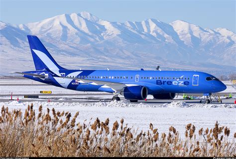 N213BZ Breeze Airways Airbus A220-300 (BD-500-1A11) Photo by Michael ...