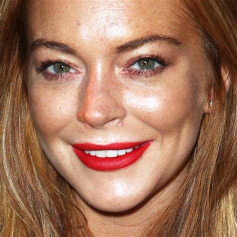 Lindsay Lohan Makeup: Black Eyeshadow, Bronze Eyeshadow & Red Lipstick ...