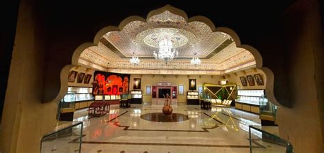 Free Photo:From Kohinoor replica to optical maze, Jaipur gems and ...