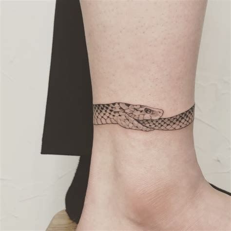 Wrap-around snake by Mumi Ink - Tattoogrid.net