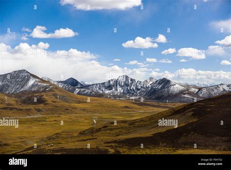 Tanggula mountains in Tibet, China Stock Photo - Alamy