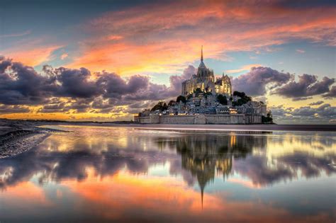 Mont Saint-Michel: A Stunning HD Wallpaper of Serenity